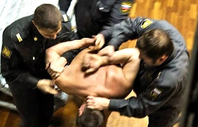 Свидетели и оковы. Как преследуют и пытают иеговистов в России