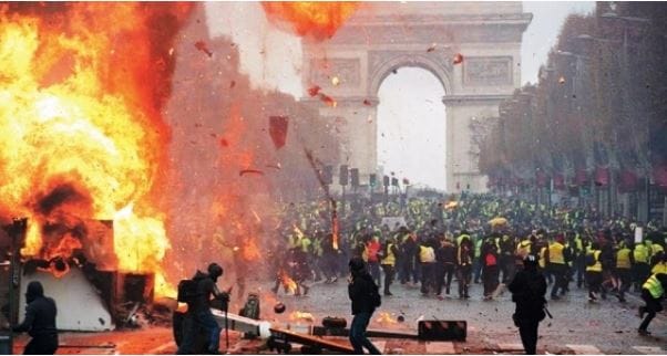 The New Yorker: Что «желтые жилеты» несут Франции и всему миру