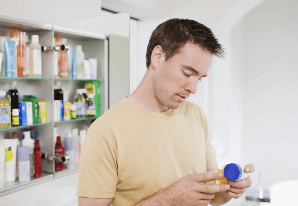 Меньше половины от всех зарегистрированных в России ВИЧ-инфицированных получили годовой курс терапии в прошлом году