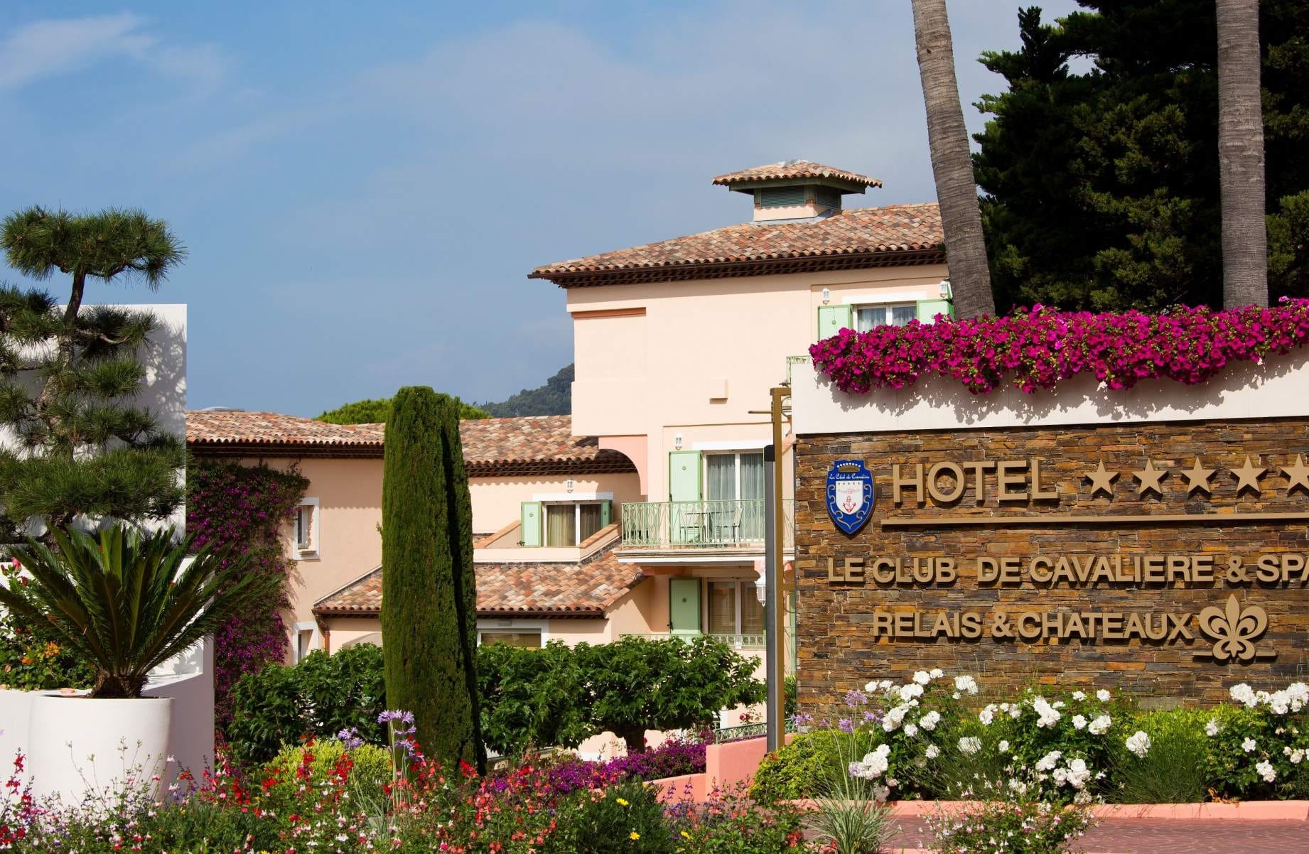 Во Франции арестовали два отеля жены друга Путина Геннадия Тимченко