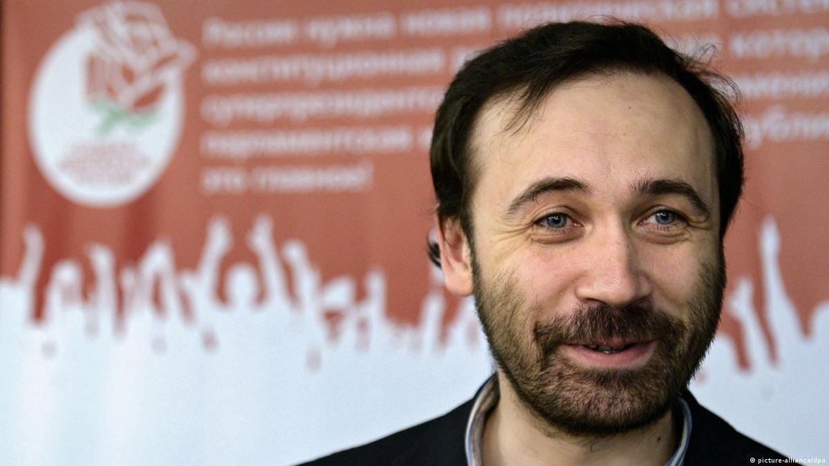 Экс-депутата Госдумы Илью Пономарева заочно арестовали по делу о «фейках» про армии