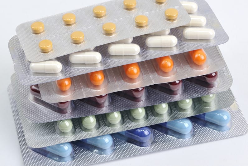 Путинский «Круг добра» пожаловался в ООН на проблемы при закупке лекарств. Но другие фонды привозят лекарства для своих подопечных в Россию