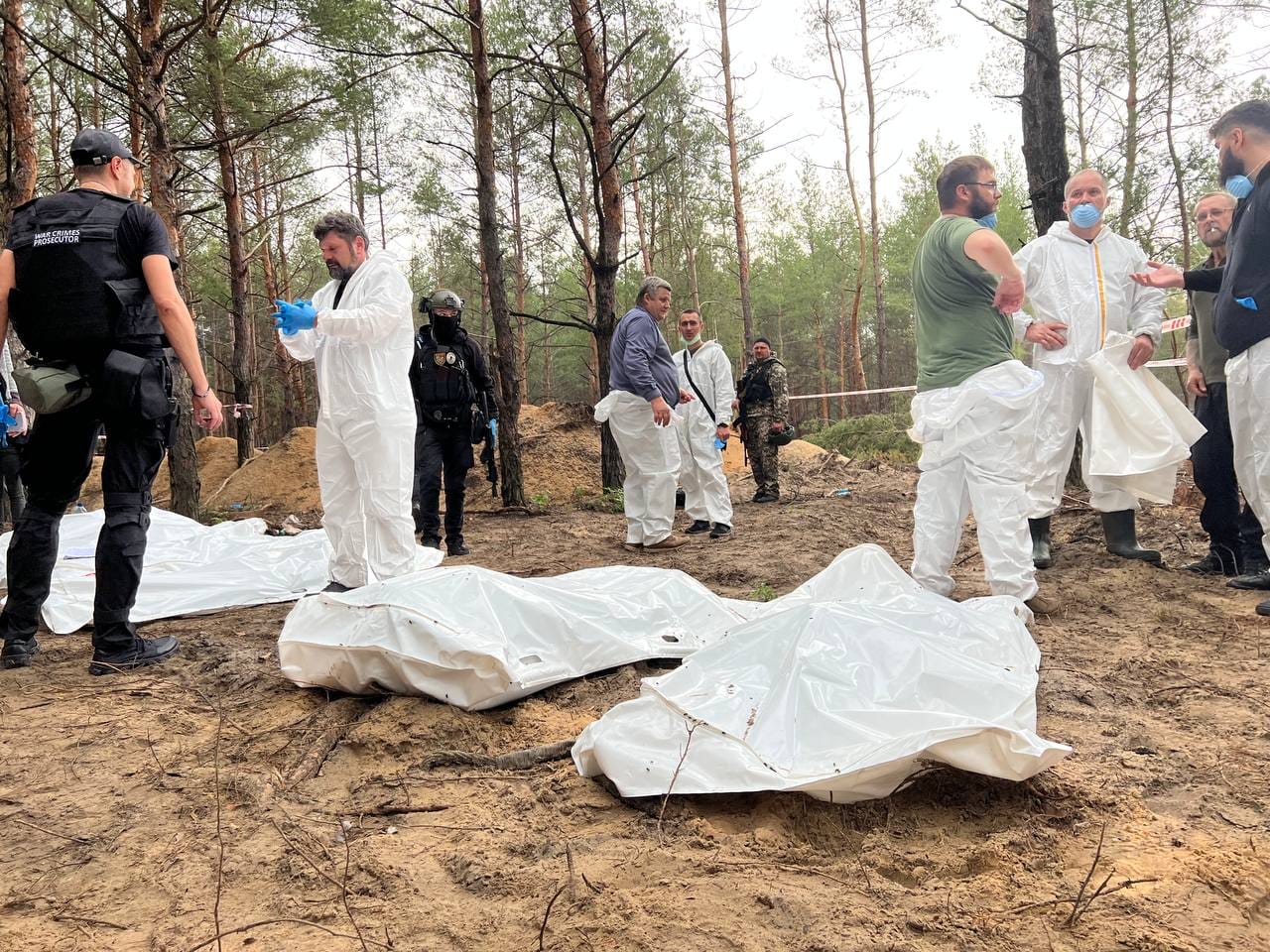 «На шее обнаружена веревка, на конечностях переломы». В Изюме эксгумируют тела местных жителей, убитых во время оккупации