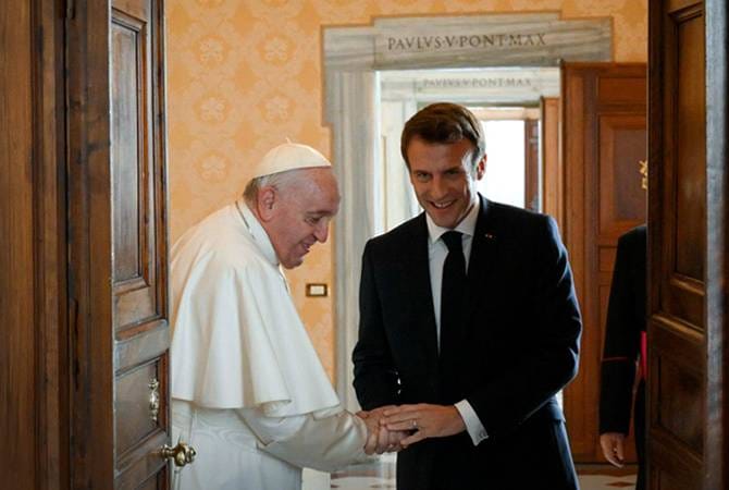 Макрон попросил папу римского позвонить Путину и патриарху Кириллу, чтобы содействовать прекращению войны