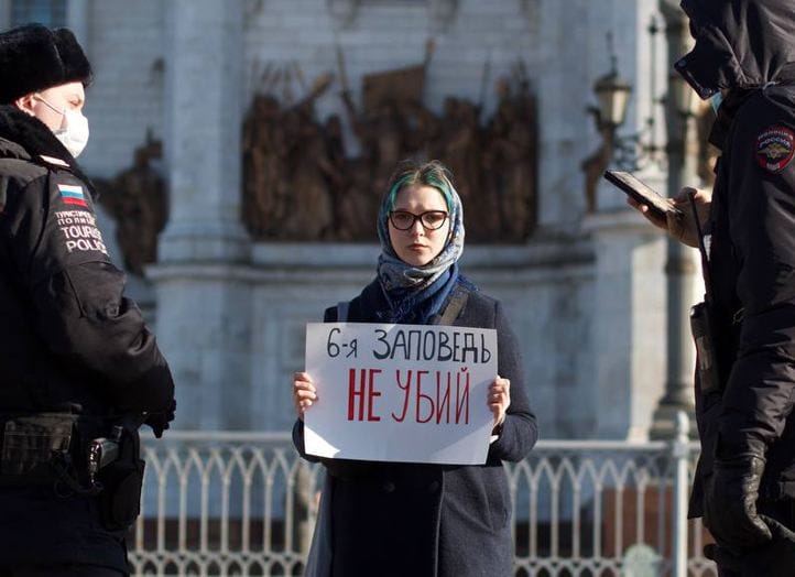«Уходящему — Синай, остающимся — Голгофа». Что означает сопротивление в России после нескольких волн эмиграции