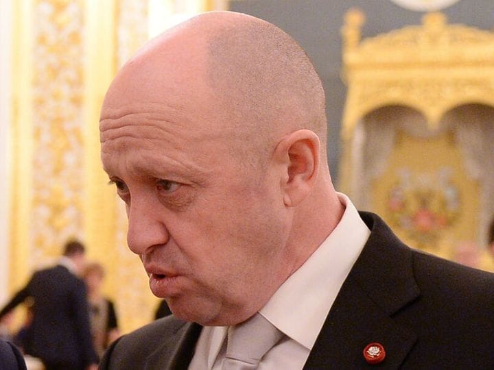 «Фабрике троллей» и медиаимперии Пригожина ищут нового владельца — The Bell