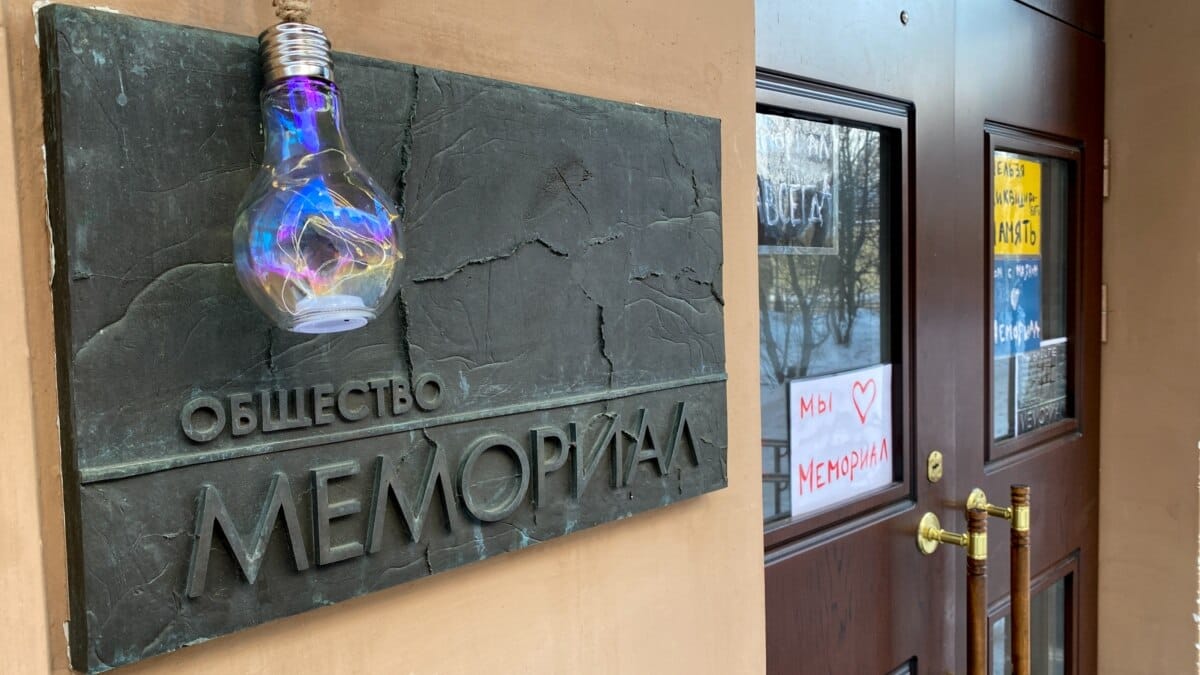 На екатеринбургский «Мемориал» составили новый протокол за «дискредитацию» армии. Поводом стала публикация на сайте другой организации