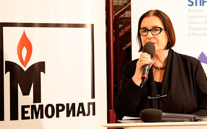 «Мы недооценивали роль пропаганды. Была иллюзия, что люди телевизор не воспринимают» — член правления «Мемориала» Ирина Щербакова