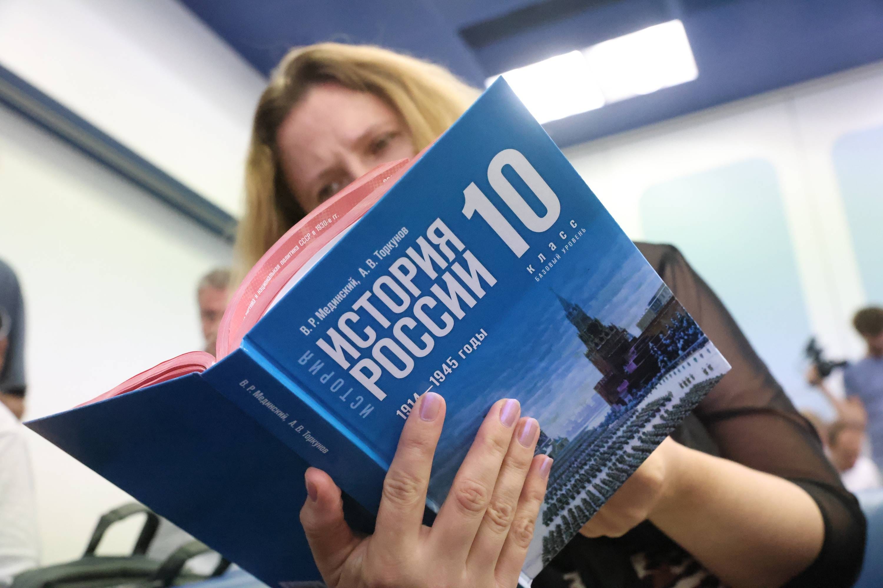 Из школ Чечни изъяли весь тираж нового учебника истории авторства Мединского. Такое поручение дал Кадыров, заявил местный спикер парламента