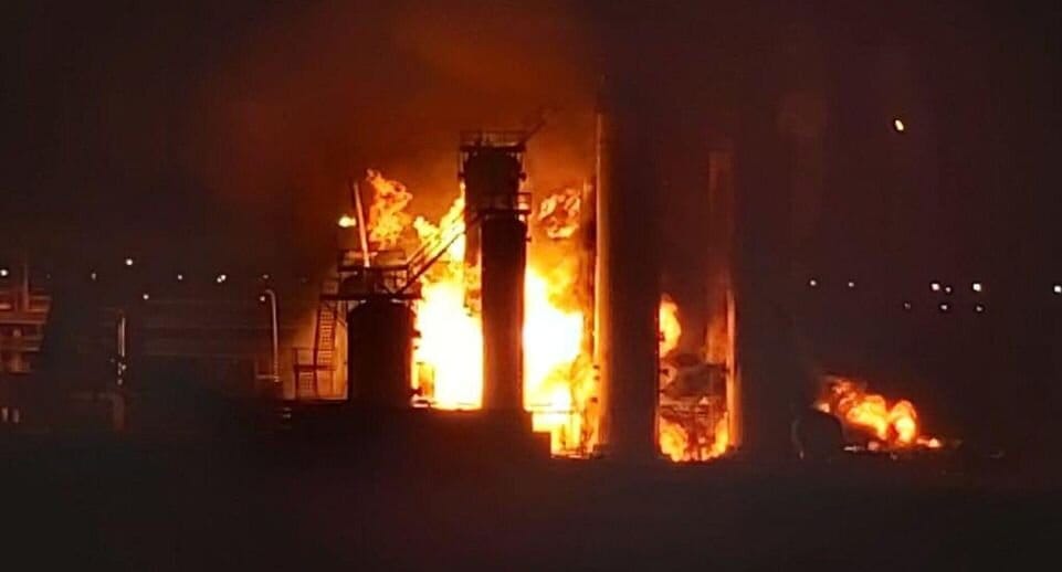 Беспилотники ночью атаковали два НПЗ «Роснефти» в Самарской области