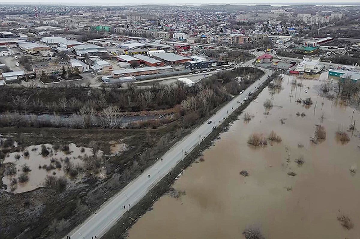 В Орске прорвало вторую дамбу 