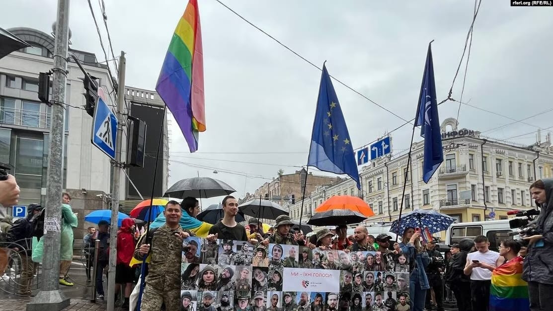 В Киеве прошел первый с начала войны ЛГБТ-прайд
