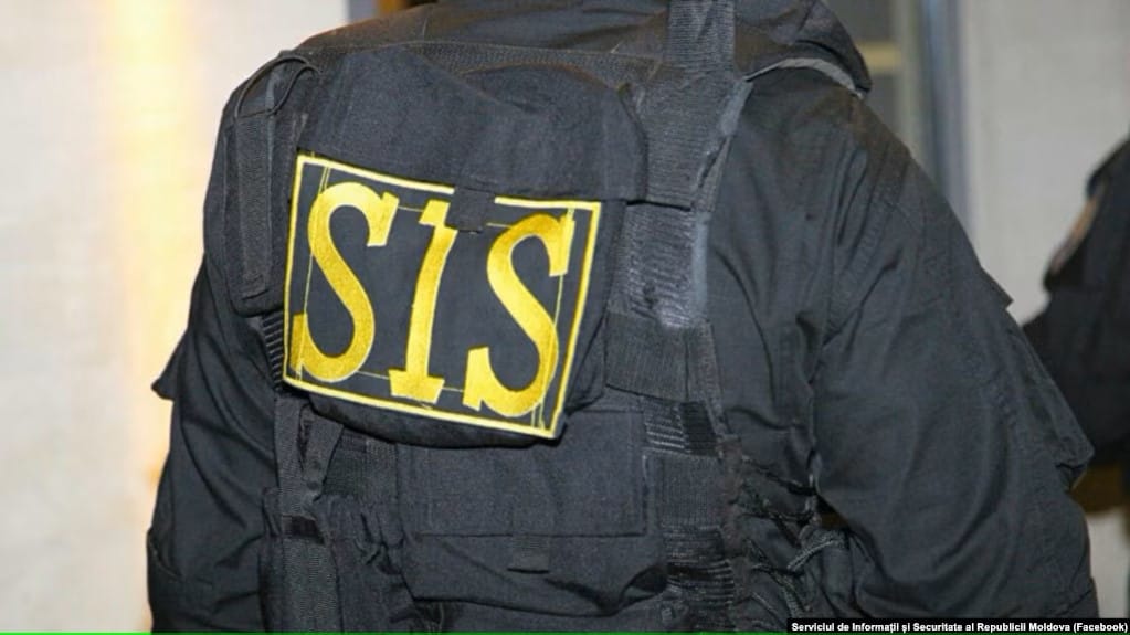 В здании парламента Молдовы прошли обыски. Главу юридического департамента подозревают в шпионаже для РФ — «Радио Свобода»