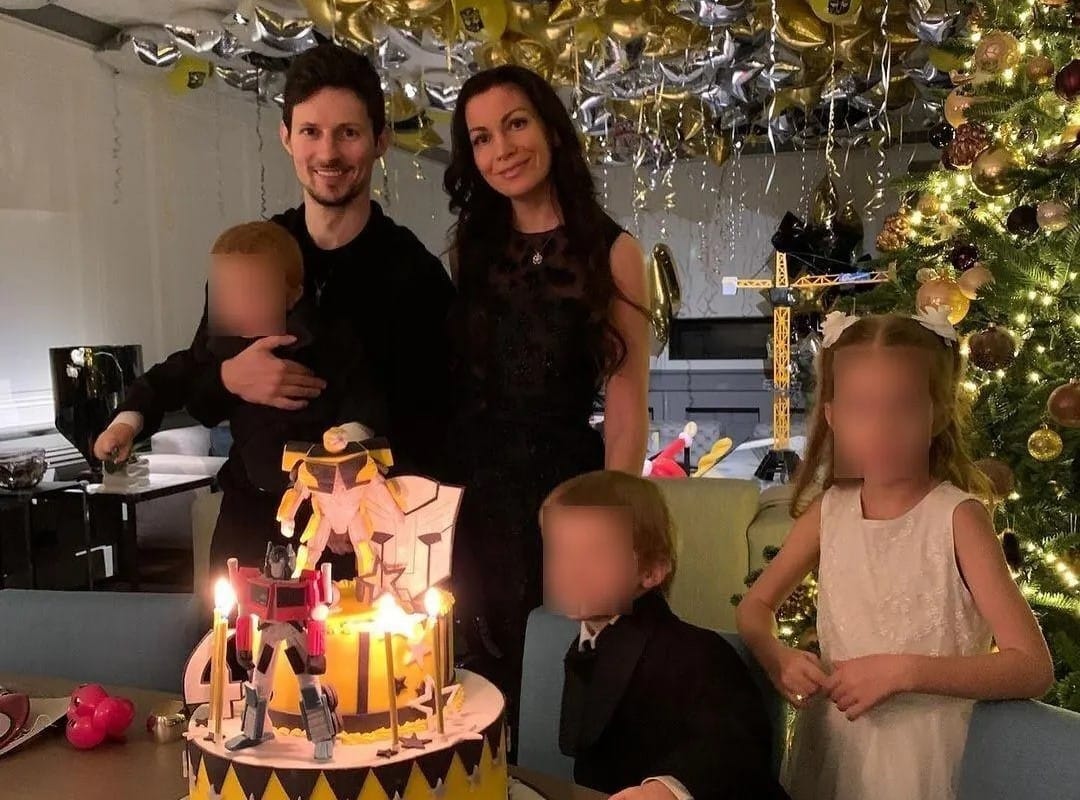 Живущая в Швейцарии мать троих детей Дурова обвинила его в избиении одного из детей, дело расследуется — Forbes