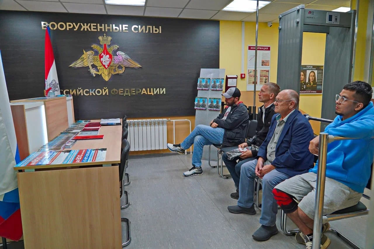 Власти Самарской области пообещали вербовщикам, склоняющим добровольцев идти на войну, по 100 тысяч рублей за человека