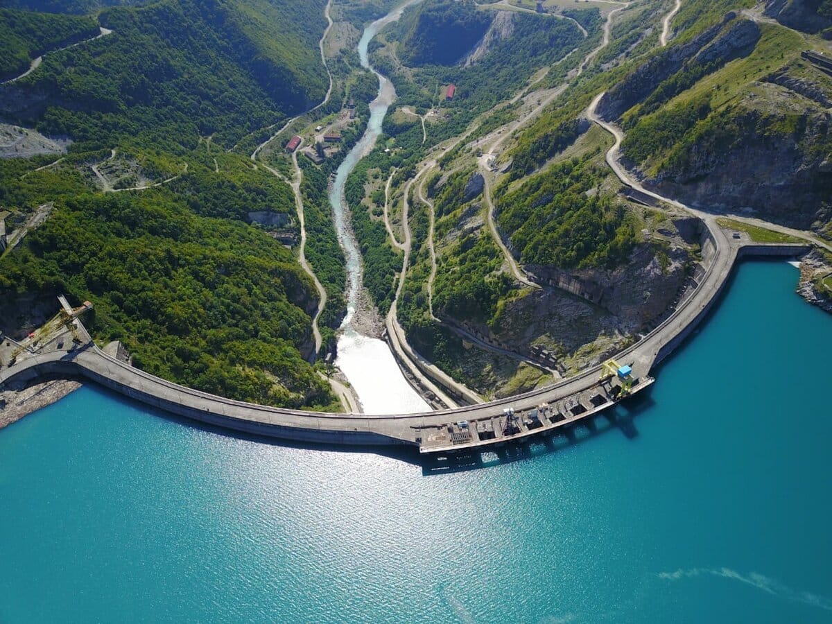 Во всей Абхазии отключили электричество из-за аварийной остановки Ингурской гидроэлектростанции