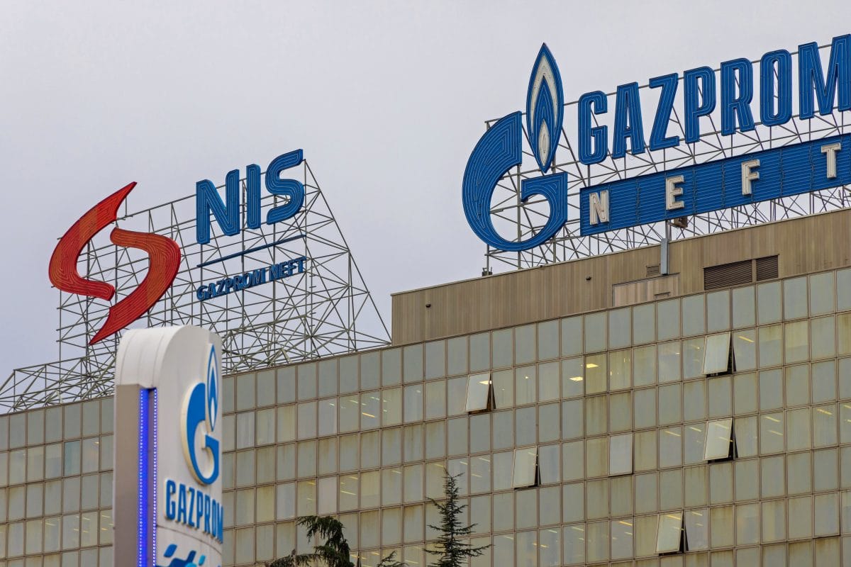 Вучич: Крупнейшая сербская нефтяная компания NIS, которой владеет «Газпром», попадет под санкции США