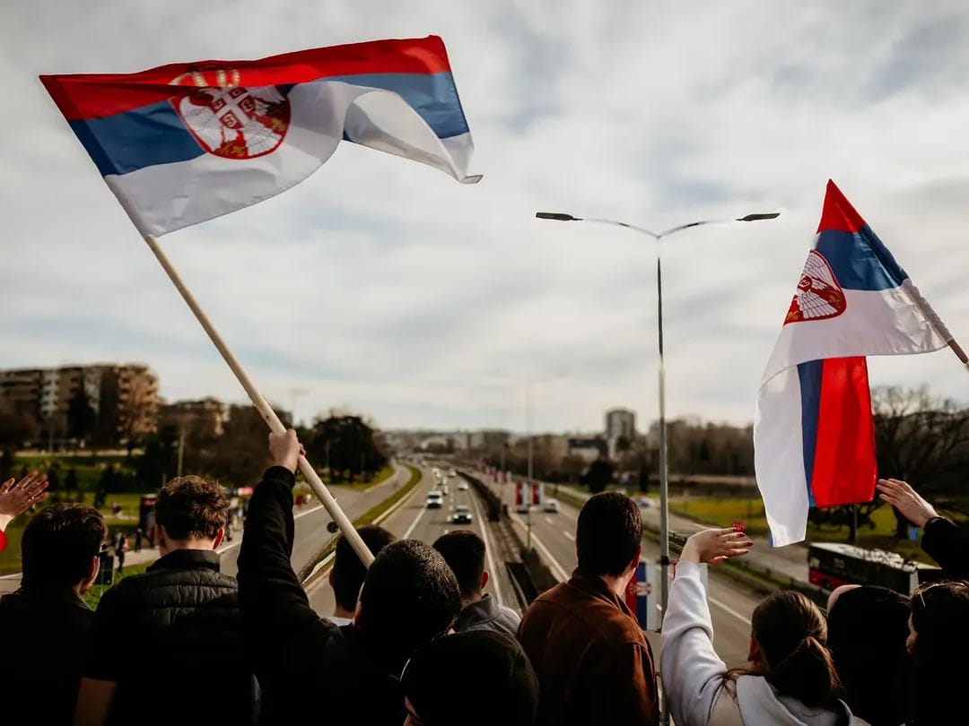 «Культ личности, кажется, начинает давать трещину»: что говорят участники сербских протестов о власти и своих требованиях 