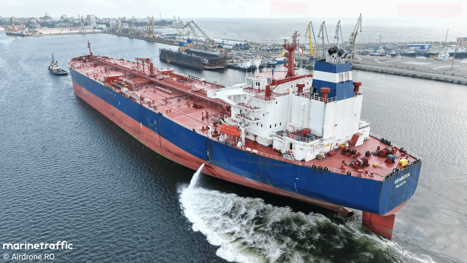 Танкер «теневого флота» со 100 тысячами тонн нефти идет в воды Дании. Власти подтвердили, что у него нет регистрации. Это условие для ареста