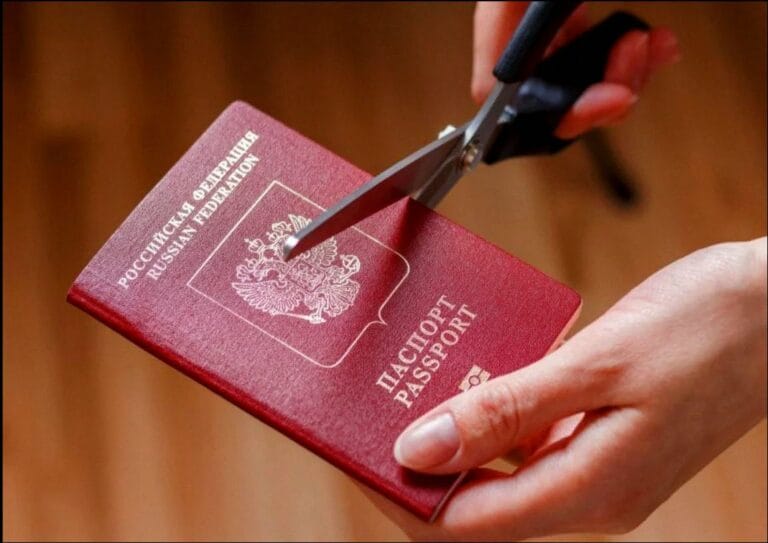 Госдума приняла в первом чтении закон, расширяющий основания для лишения гражданства РФ