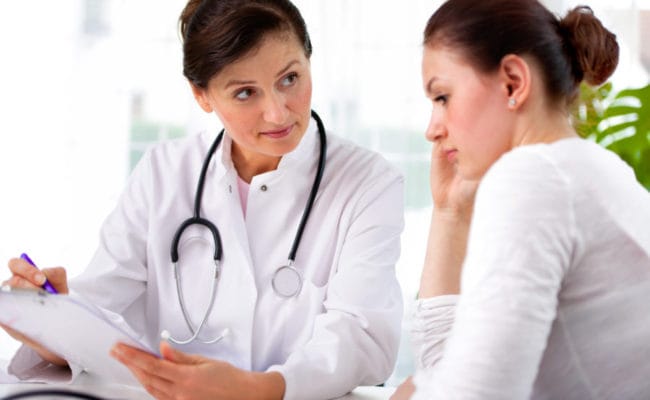 Минздрав разработал рекомендации, по которым врачи будут отговаривать женщин делать аборт. В частности, будут пугать рисками для здоровья