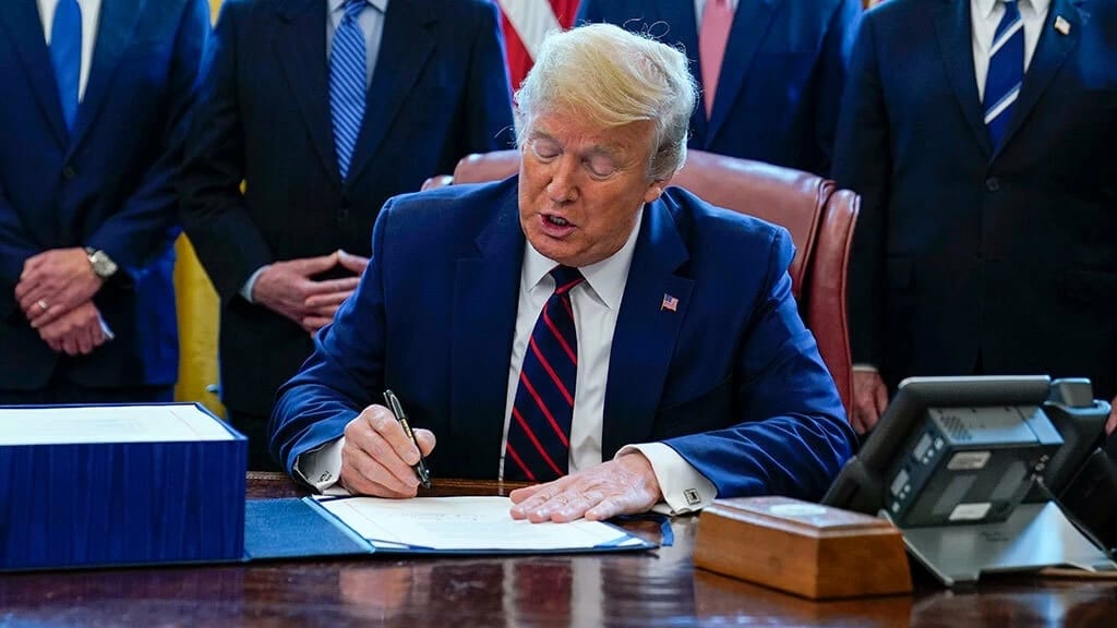 Трамп подписал указ о введении 25-процентных пошлин на индийские товары из-за закупок Индией российской нефти