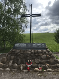 Металлический крест до сноса