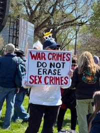 Военные преступления не отменяют сексуальные преступления
