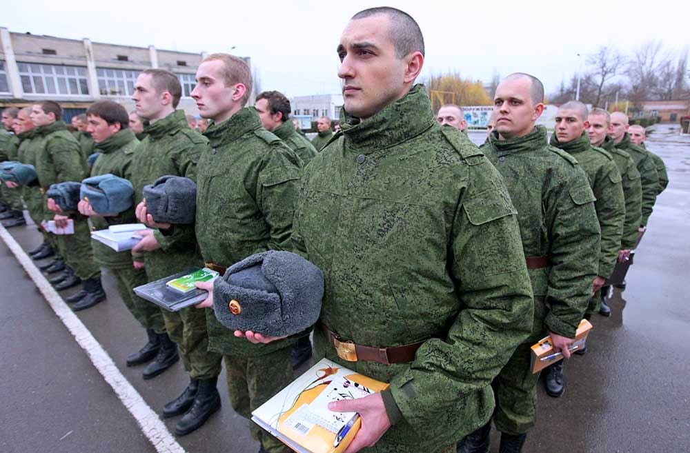Запрет на выезд, поражение в правах, отмена льгот. Что грозит россиянам согласно новому закону о воинской обязанности