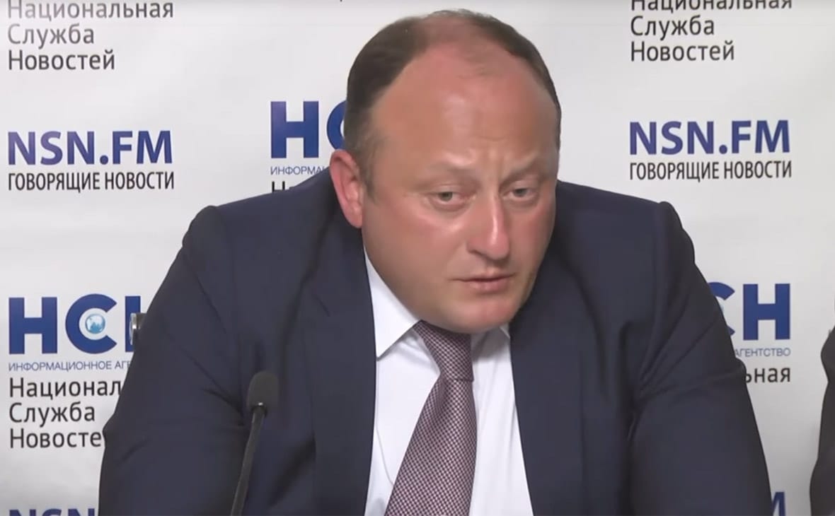 Экс-чиновника Росавиации Максима Костылева, обвиняемого в получении взятки от руководства Azur Air, выпустили на свободу