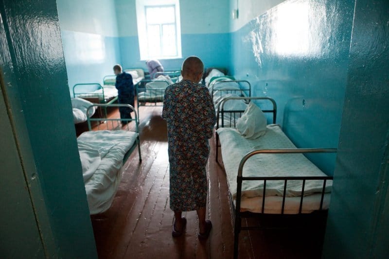 Концлагерь с санитарами: как новый закон лишил последних прав жителей российских психоневрологических интернатов