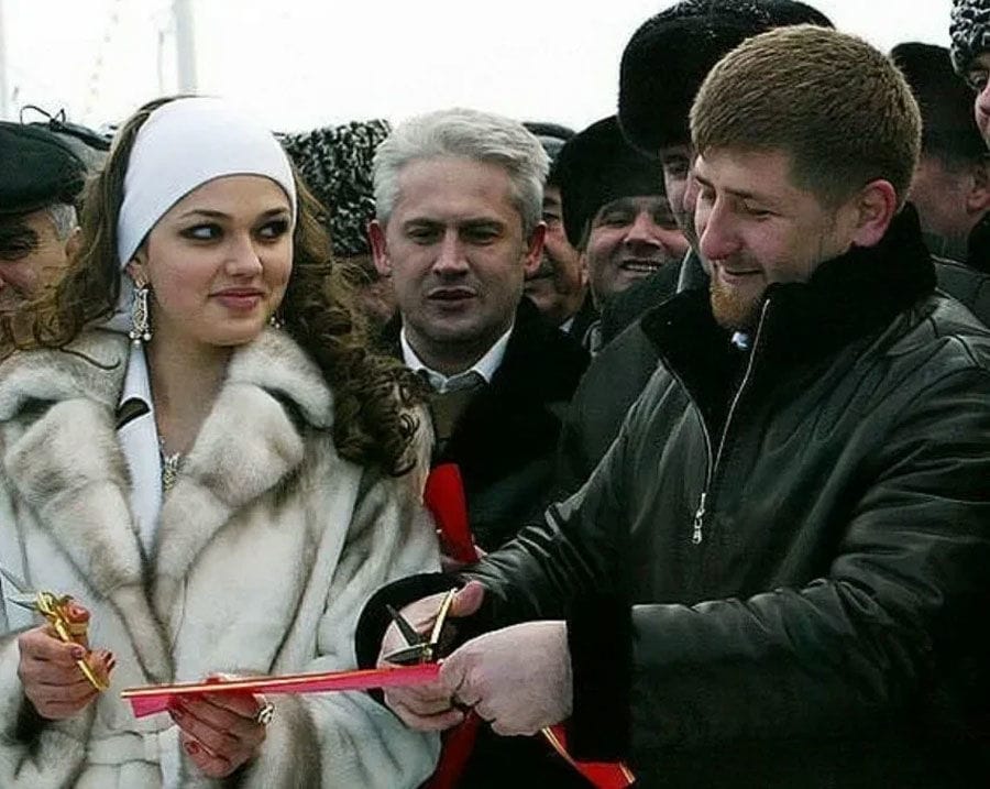 В гареме Кадырова побывали десятки девушек, многие — несовершеннолетние. Некоторые родили ему детей, другие были жестоко наказаны — «Проект»