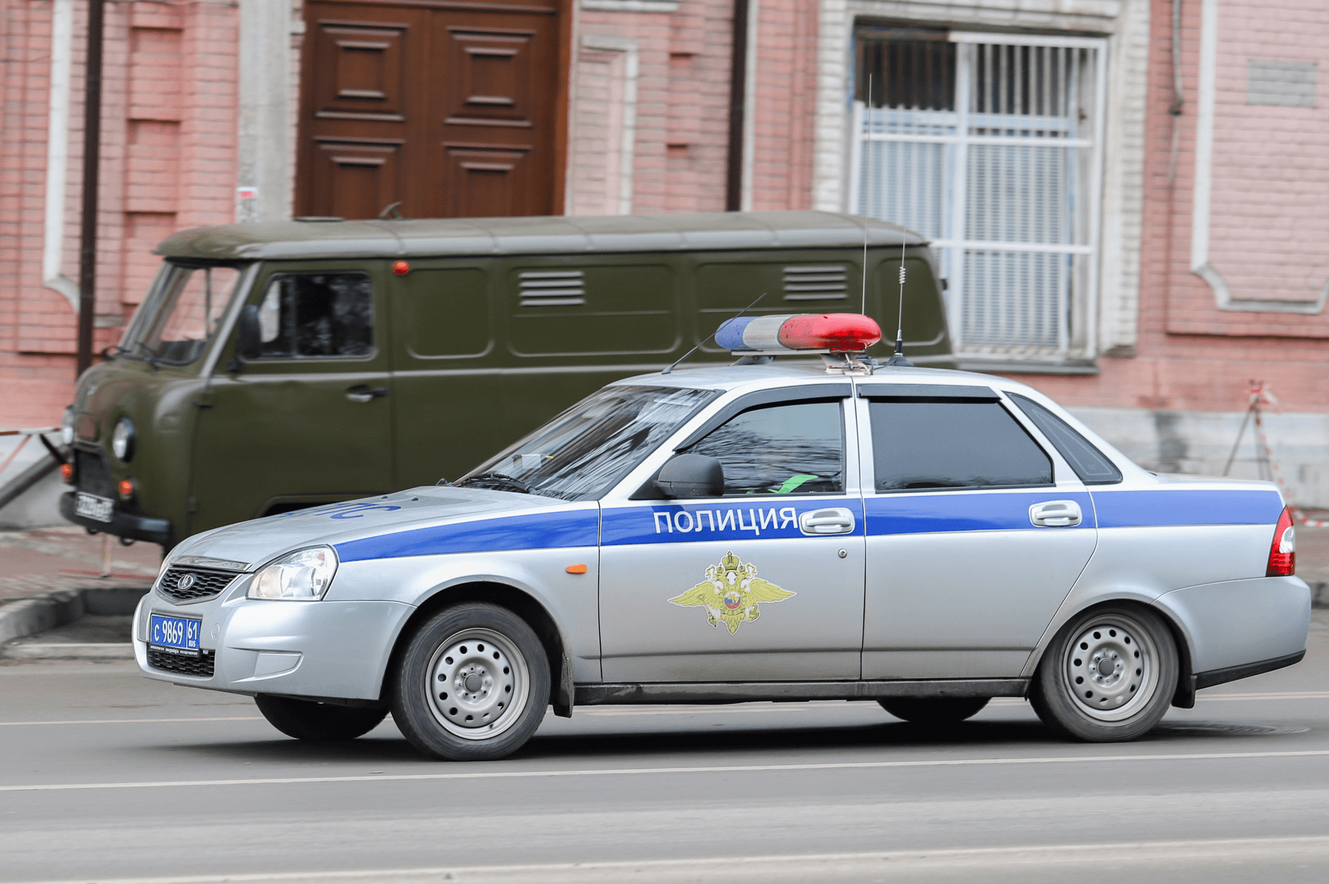 В Подмосковье пенсионерка подожгла автомобиль полицейского, пока того отвлекала вторая пенсионерка с заявлением о краже шубы — Baza