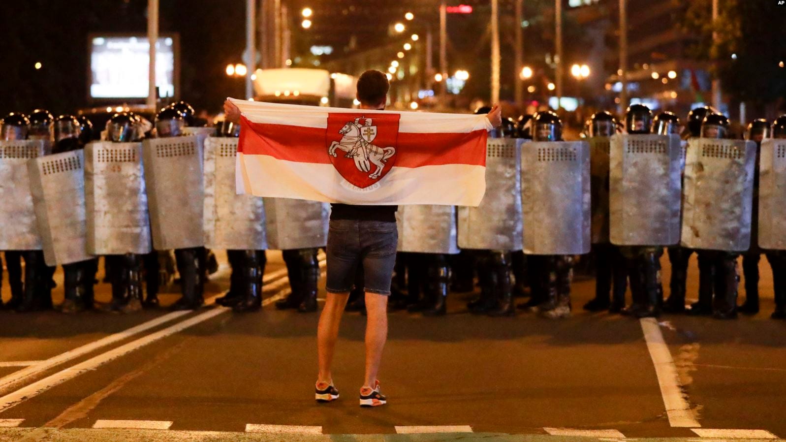 Спад протестов, доллары для протестующих и сакральная жертва: главные фейки российских СМИ о Белоруссии