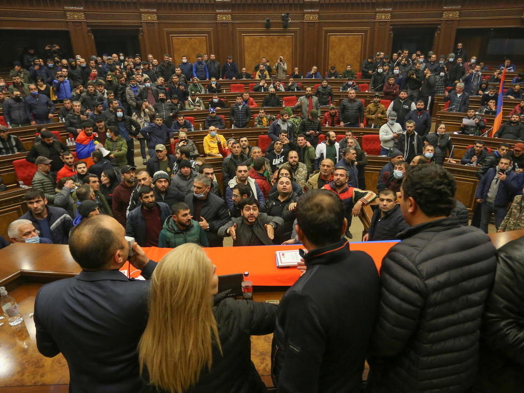 В парламенте Армении в ночь на 10 ноября