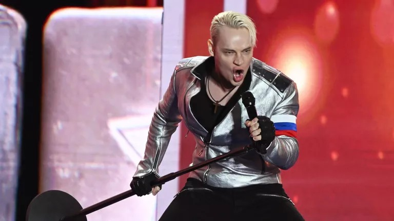 Певец Шаман, подозрительно точно цитирующий образ времен нацистской Германии