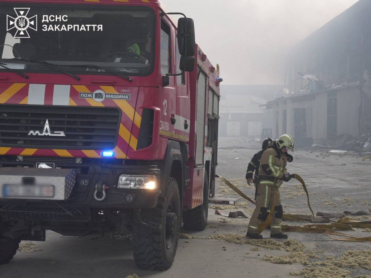 Последствия ракетного удара по предприятию в Мукачеве в ночь на 21 августа 2025 года