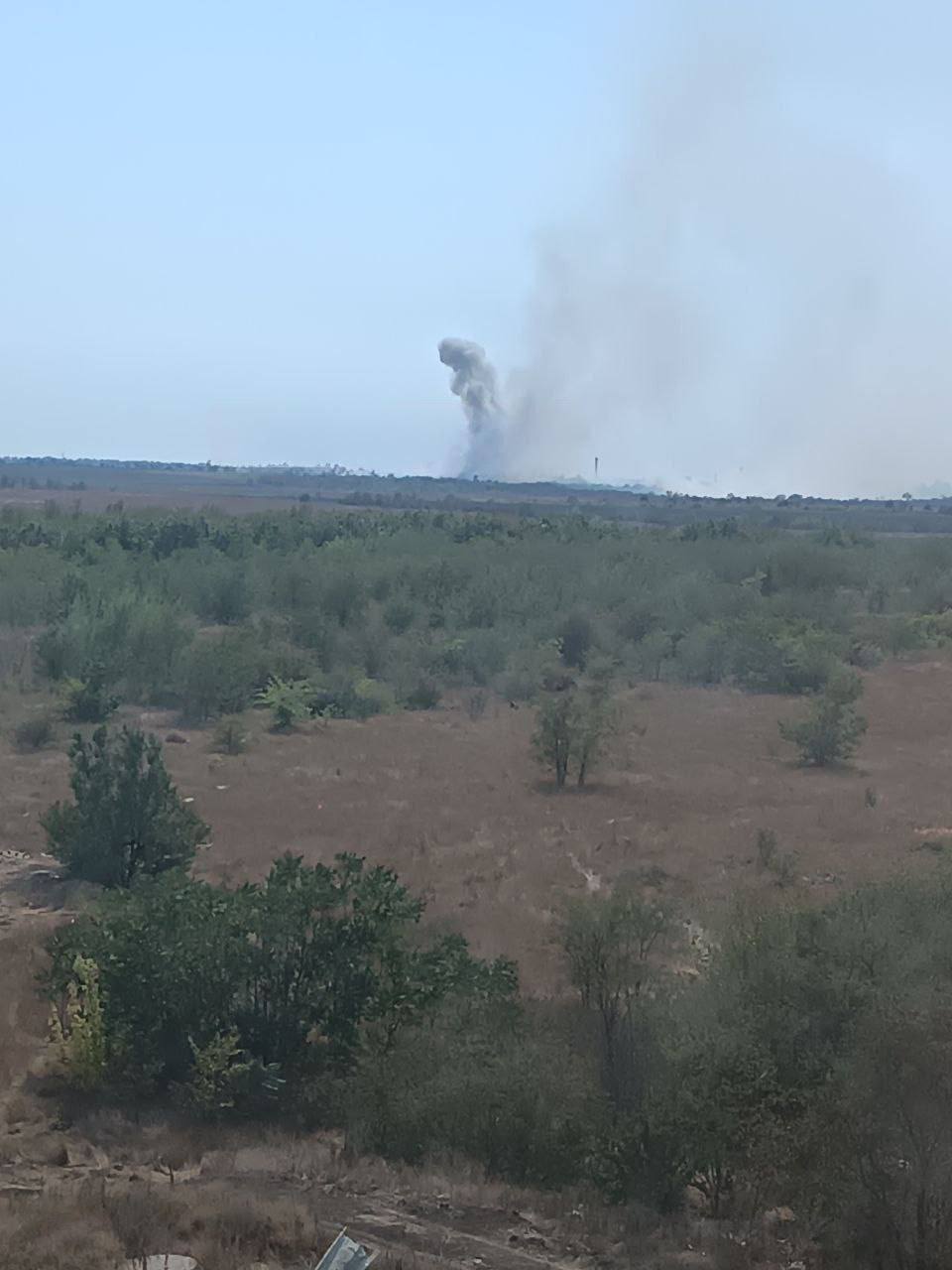 Предположительно, удар по аэропорту в оккупированном Мариуполе