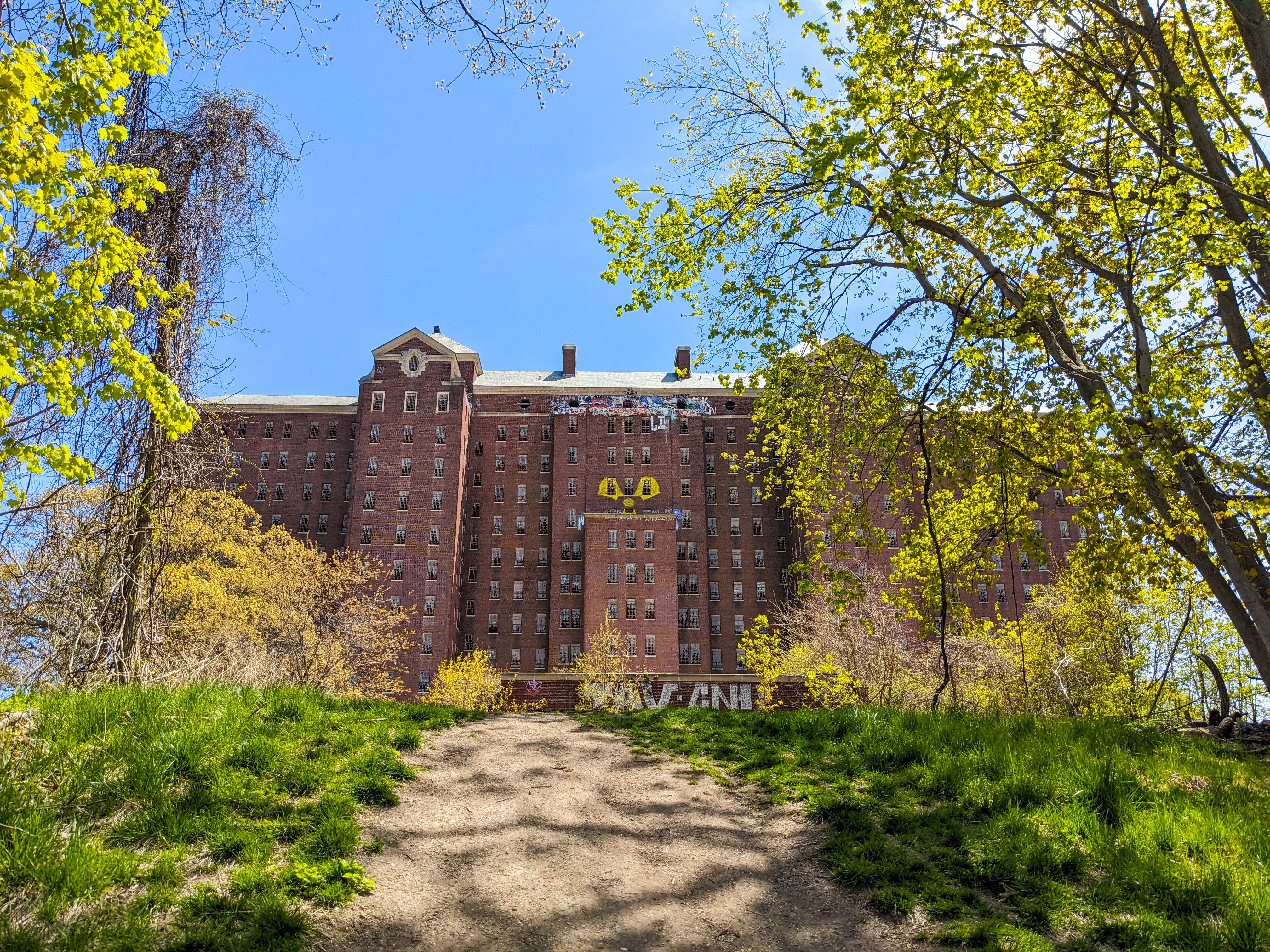 Заброшенная психиатрическая клиника в Нью-Йорке