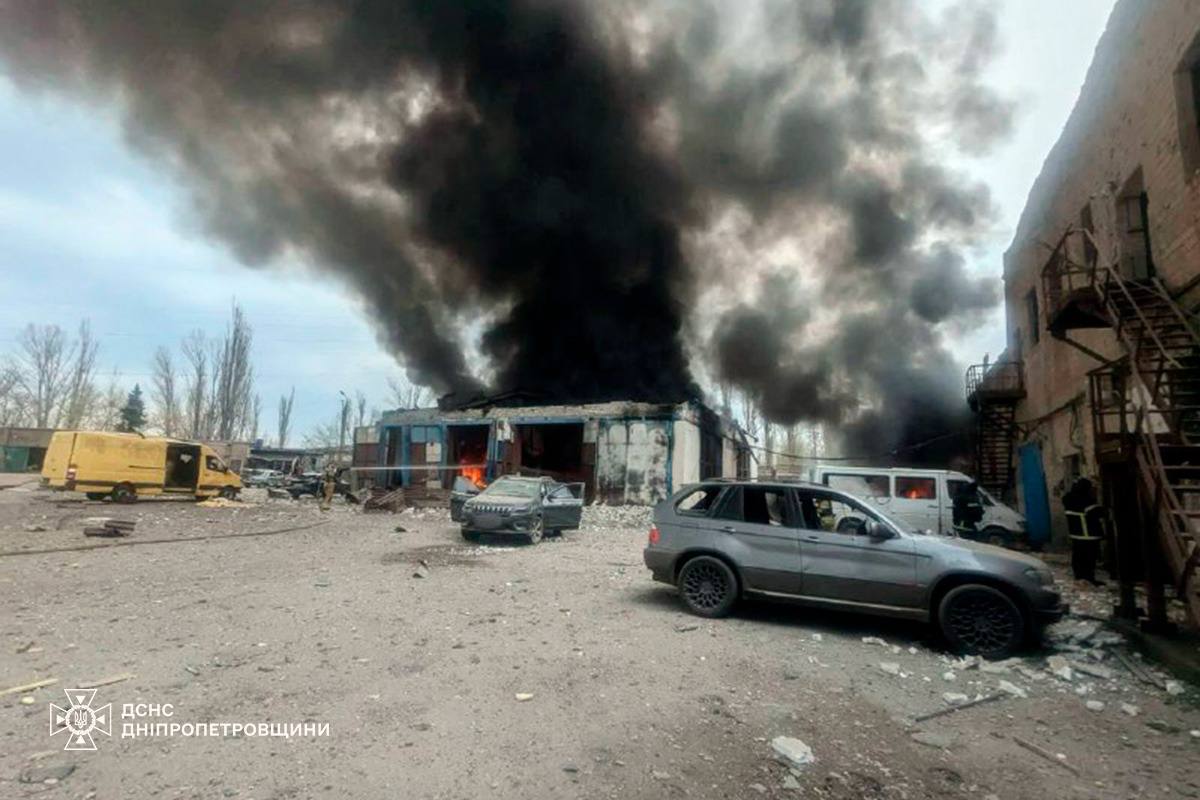 Удар по Кривому Рогу 2 апреля. Фото: ДСНС Украины